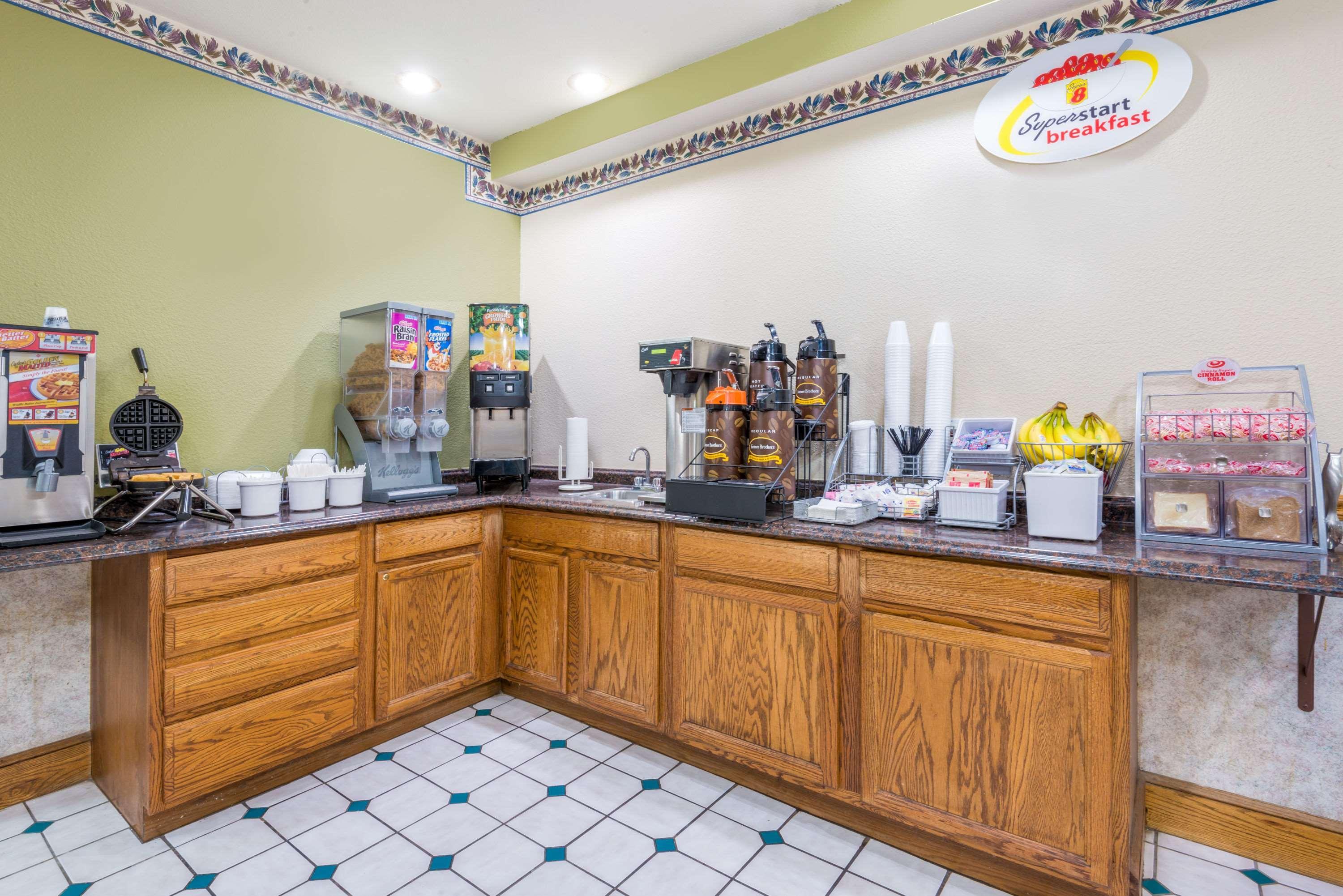 Super 8 By Wyndham Platte City Kansas City Area Exteriör bild