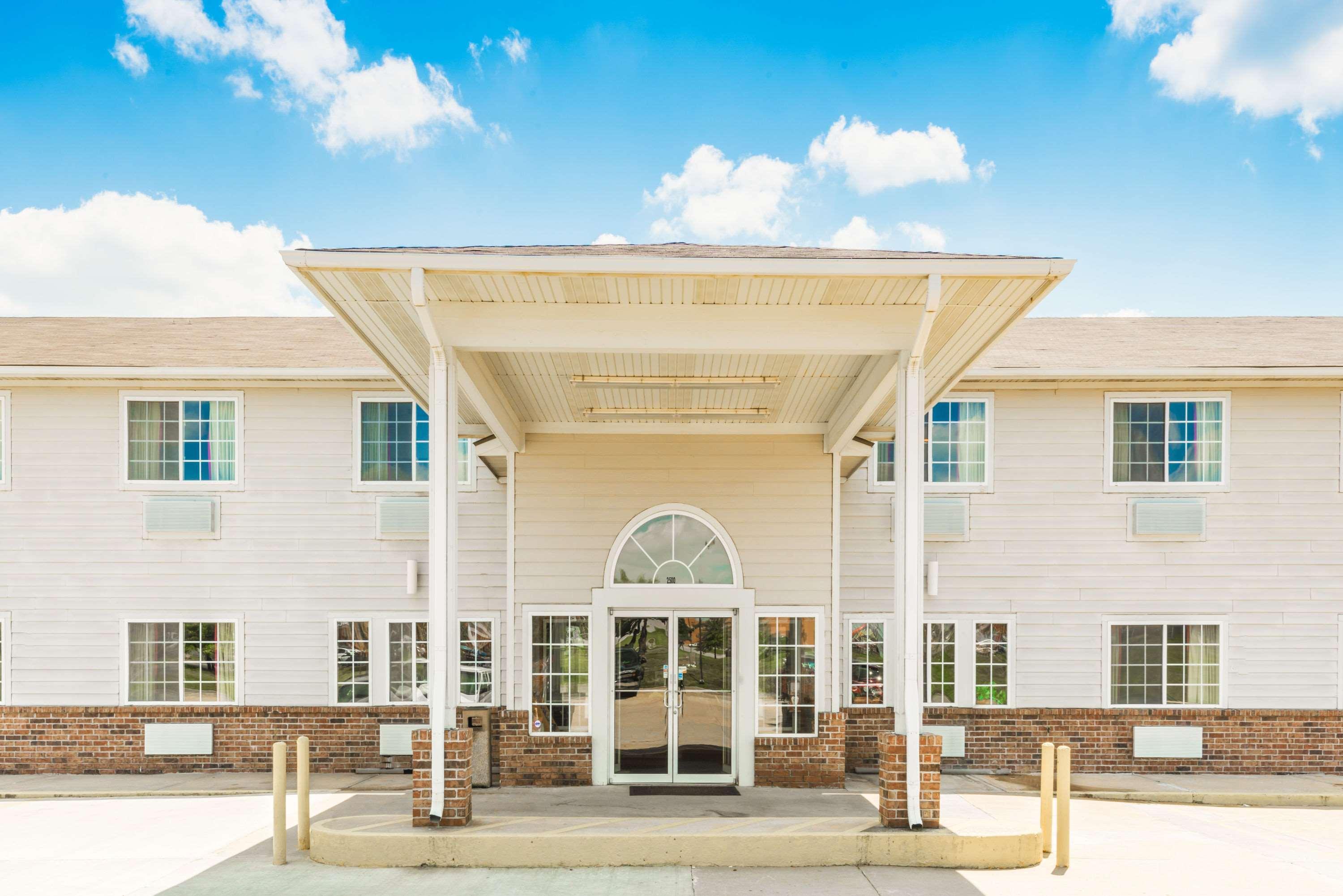 Super 8 By Wyndham Platte City Kansas City Area Exteriör bild